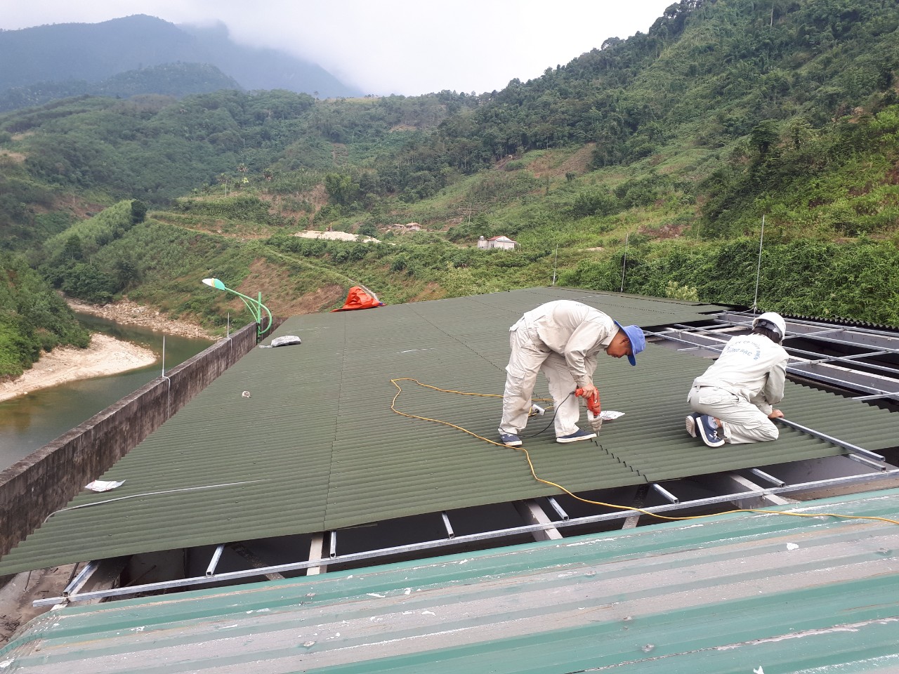 tấm lợp sinh thái - thủy điện sông bạc